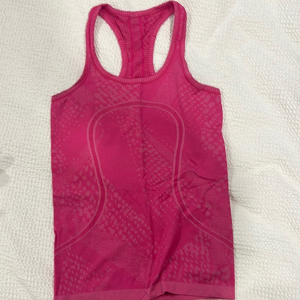 Amazing lululemon pink workout tank
